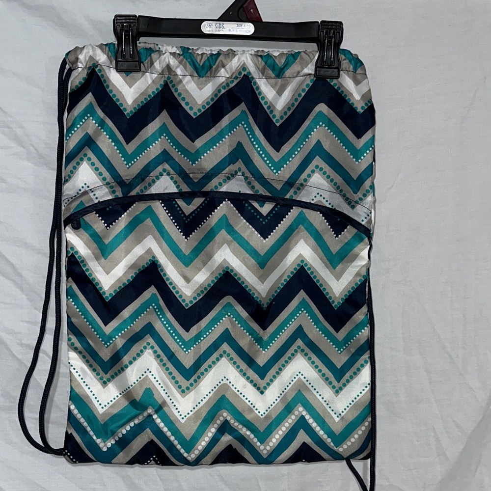 Thirty-One Cinch Sac drawstring bag Dotty Chevron print